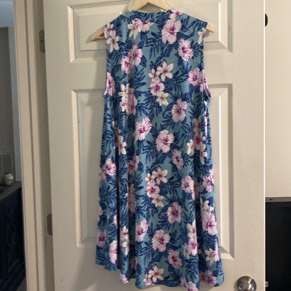 Sleeveless tropical print dress with pockets! - Picture 6 of 8